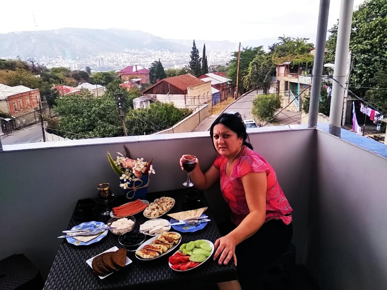 Hotel Georgian Hosts Tbilissi Extérieur photo